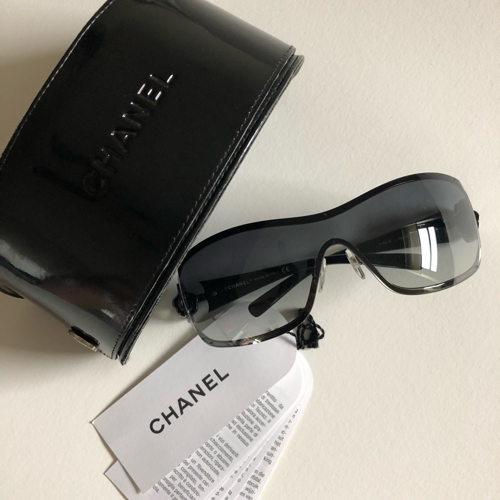 Chanel 4164B Camelia Sunglasses - like new